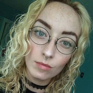 Meet your Posher, Chloe